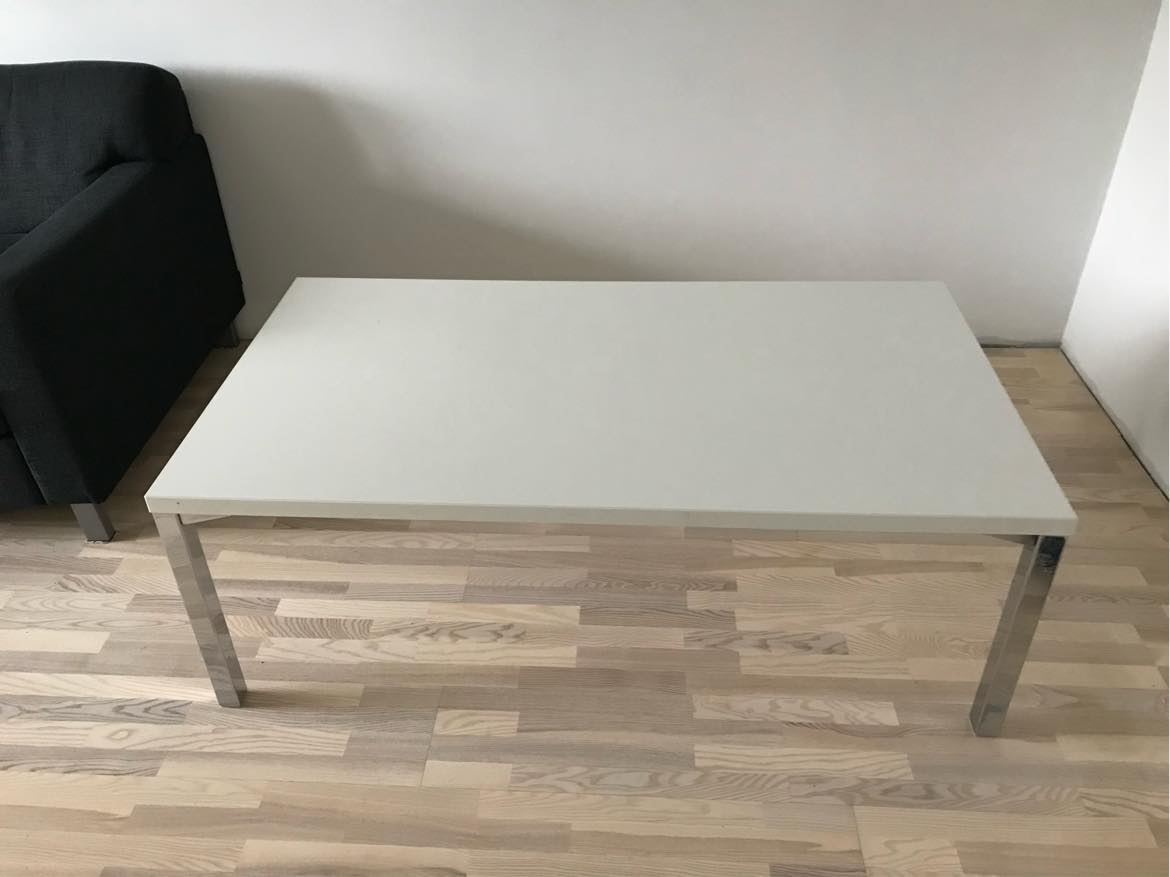 Montering af klikgulv. afmontering og montering af klikgulv i stue ca 22m2. Hjælper til med af og montage etc