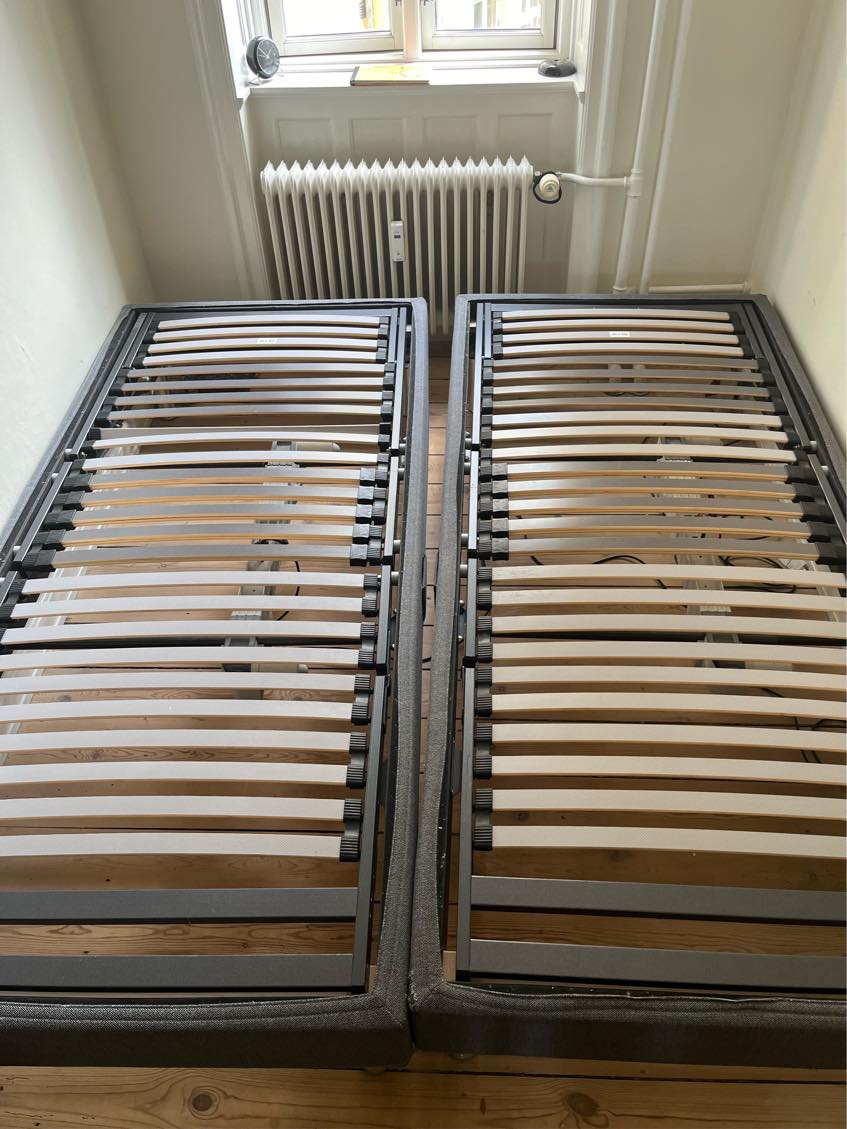 To senge skal på genbrugspladsen