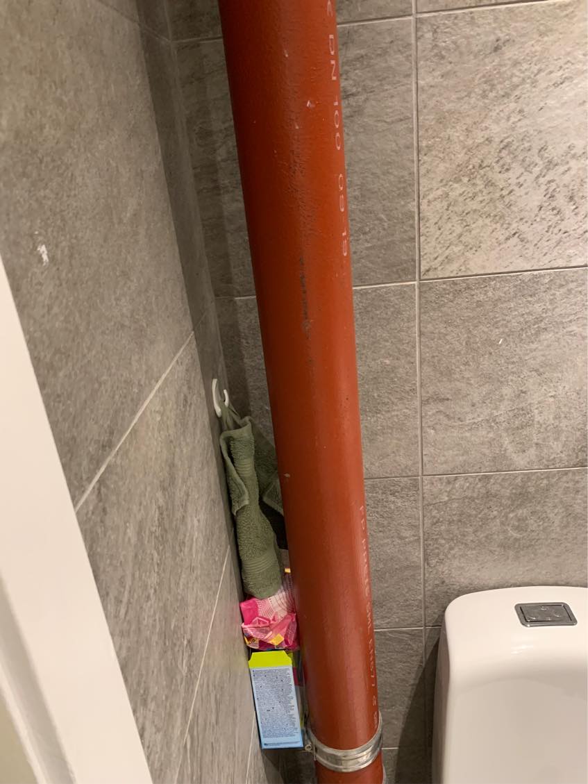 Montering af væghængt toilet, ekskl. VVS arbejde.