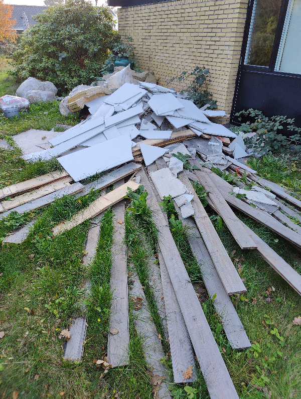 Fjernelse af byggeaffald og haveaffald