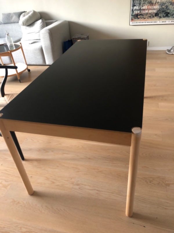 Afhentning af spisebord (skilt ad)