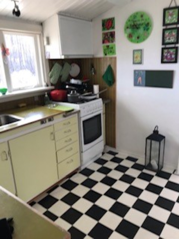 Montering af ny køkkenbordplade i kolonihavehus og hjælpe til køb af denne (IKEA), opmåling osv.