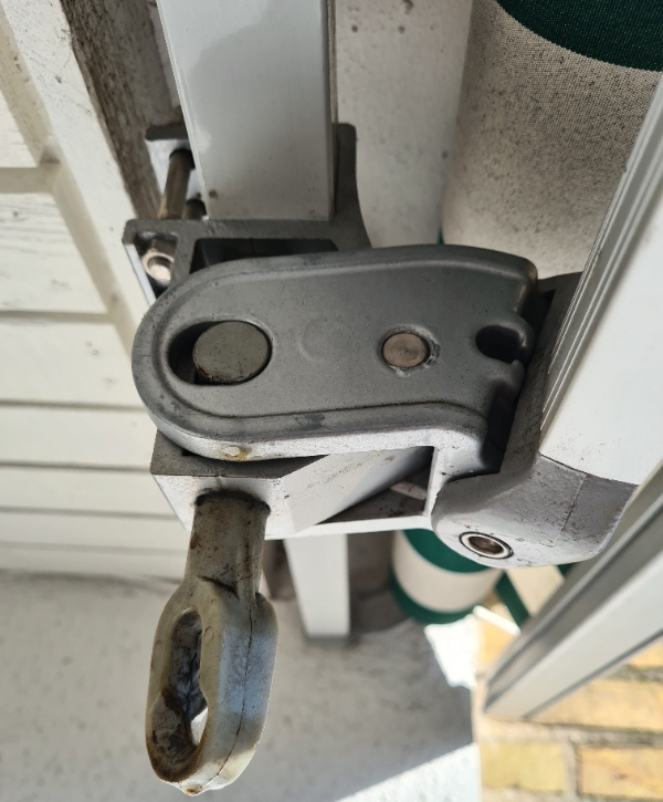 Reperation af Knækarm Markise