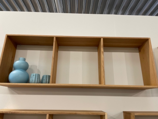 Opsæt af reolskabe - reolhylder- plissegardiner - tv ophæng - lamper- gallerihylder