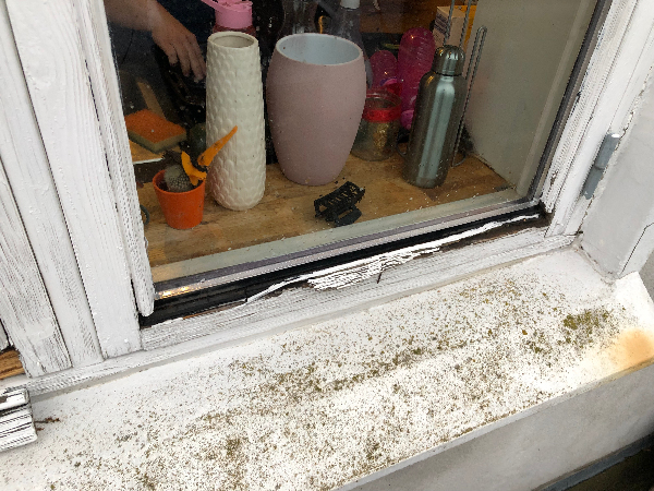 vinduessprosser og ramme på 3 døre og 3 vinduer