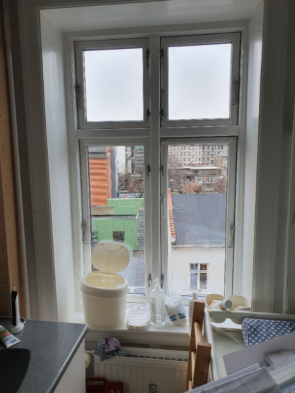 Tilpasning og montering af plissegardin