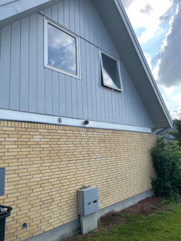 Udskiftning af 7 vinduer, 2 hoveddøre og 1 havedør i 80-villa, inkl lister og fjerne gamle