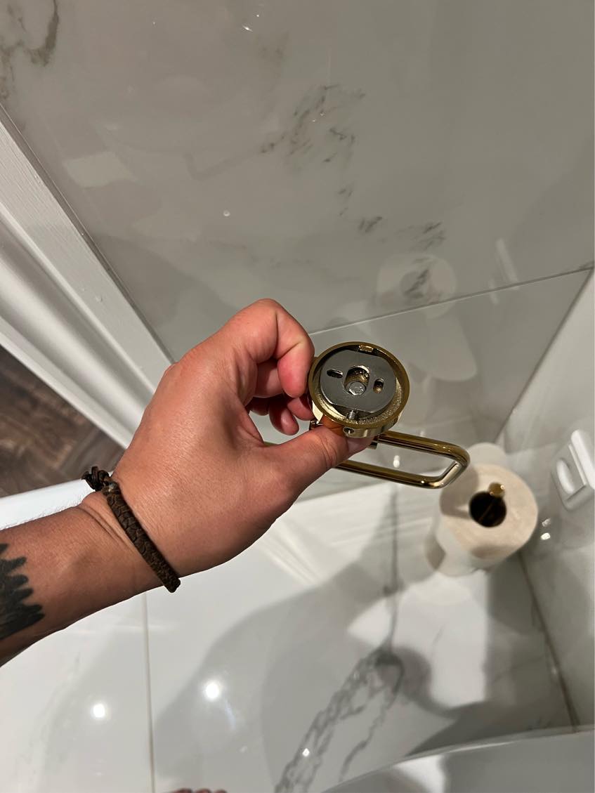 Monter toiletrulle holder