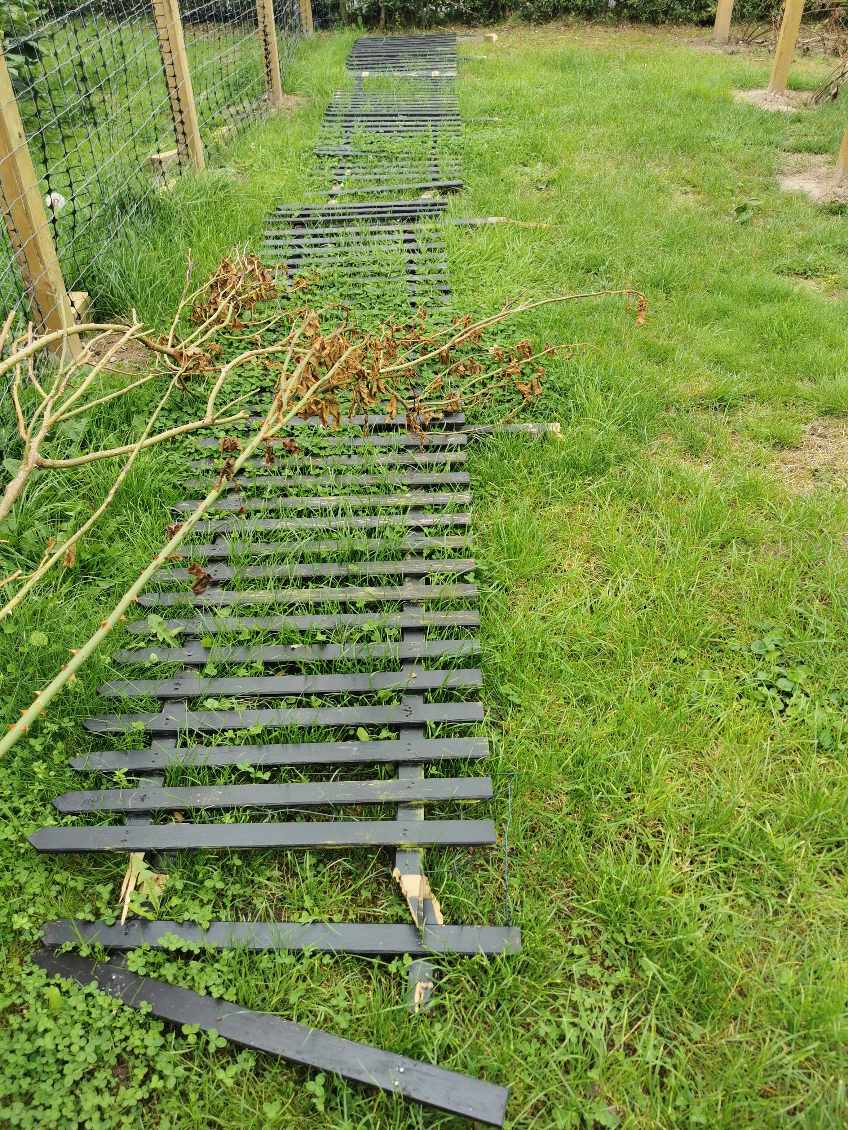 Bortskaffelse af vaskemaskine, hegn og nogle sække  byggeaffald