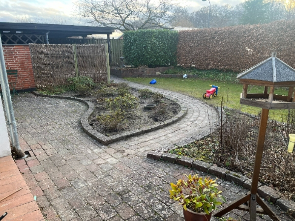 Delvis fjernelse af eksisterende fliser og ny belægning