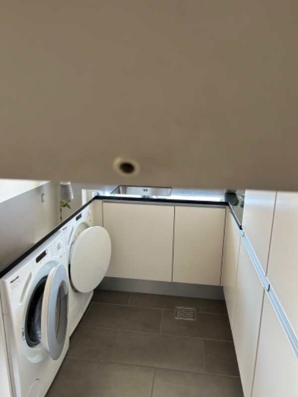 Ordnet lukkemekanismen til loftslem