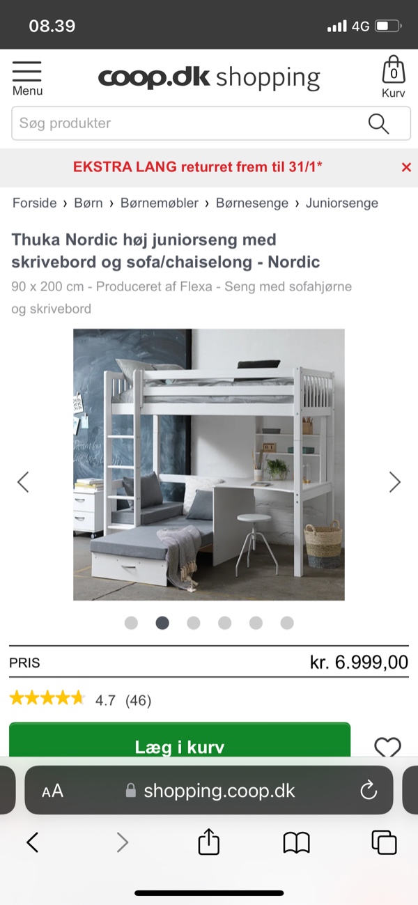 Samlet skrivebord og sofamodul til højseng. Få to lamper det er hængt op til at virke