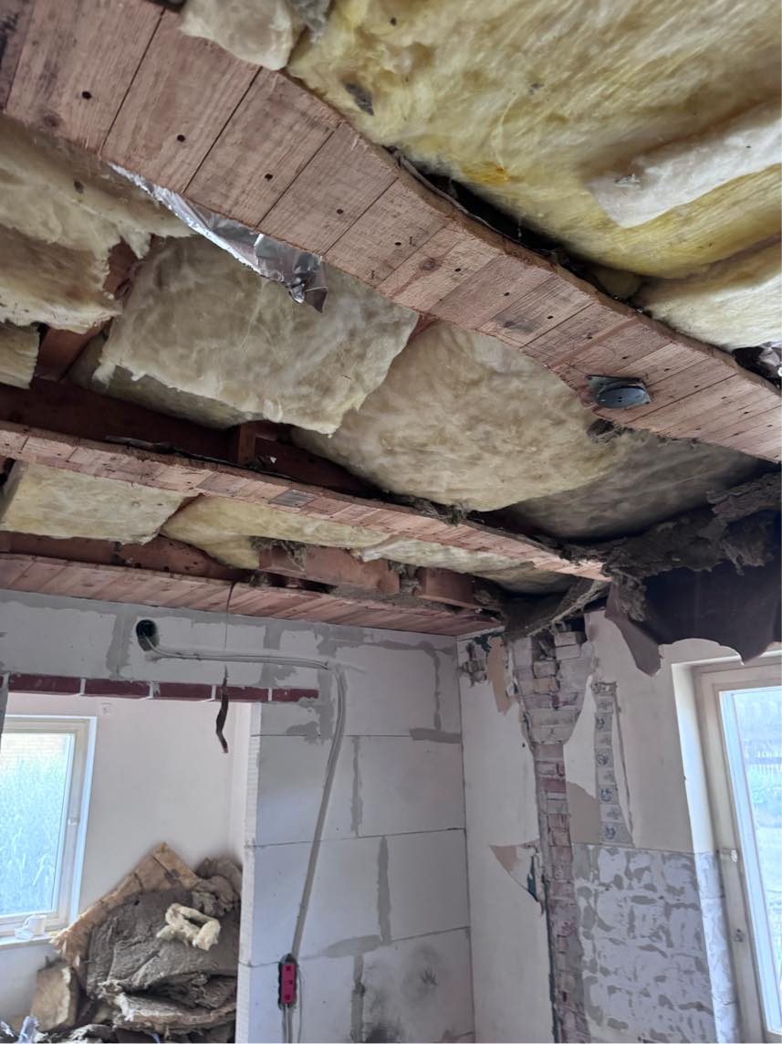 Fjerne loft, isolering og 5 m2 beton gulv.