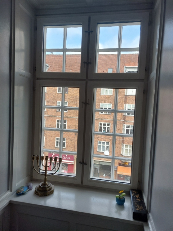 Vinduespudsning af 12 vinduer