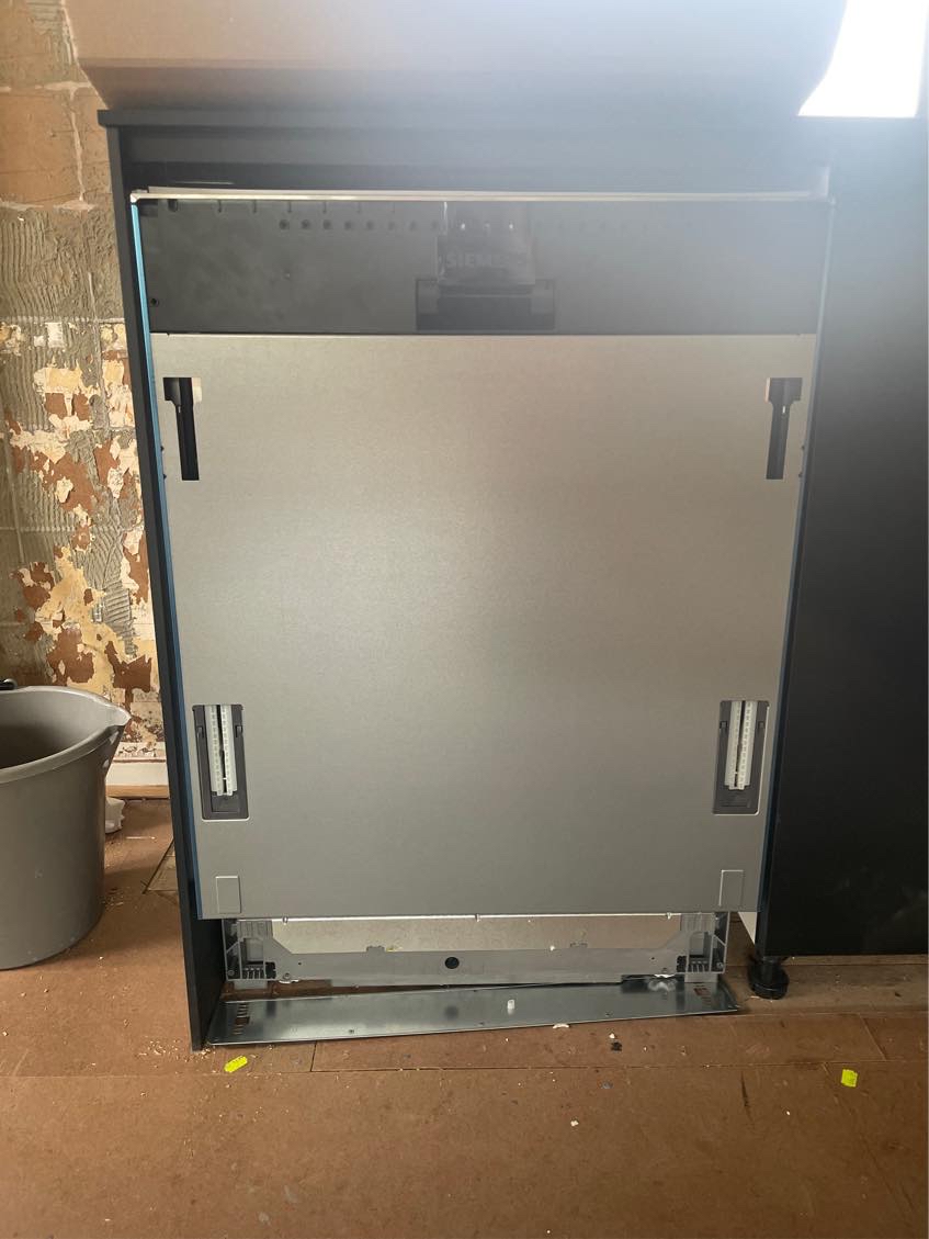 Søger erfaren hvidevaremontør: montering af 2 x køkkenlåger