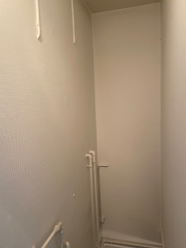 Maling af trappeskakt til kælder