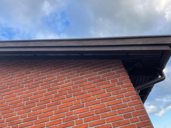 Hjælp til malerarbejde af vindskeder