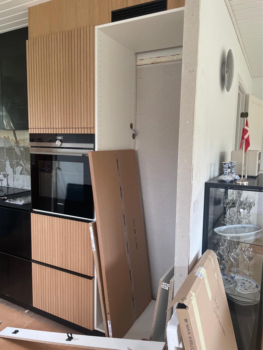 Søger erfaren hvidevaremontør: montering af 2 x køkkenlåger