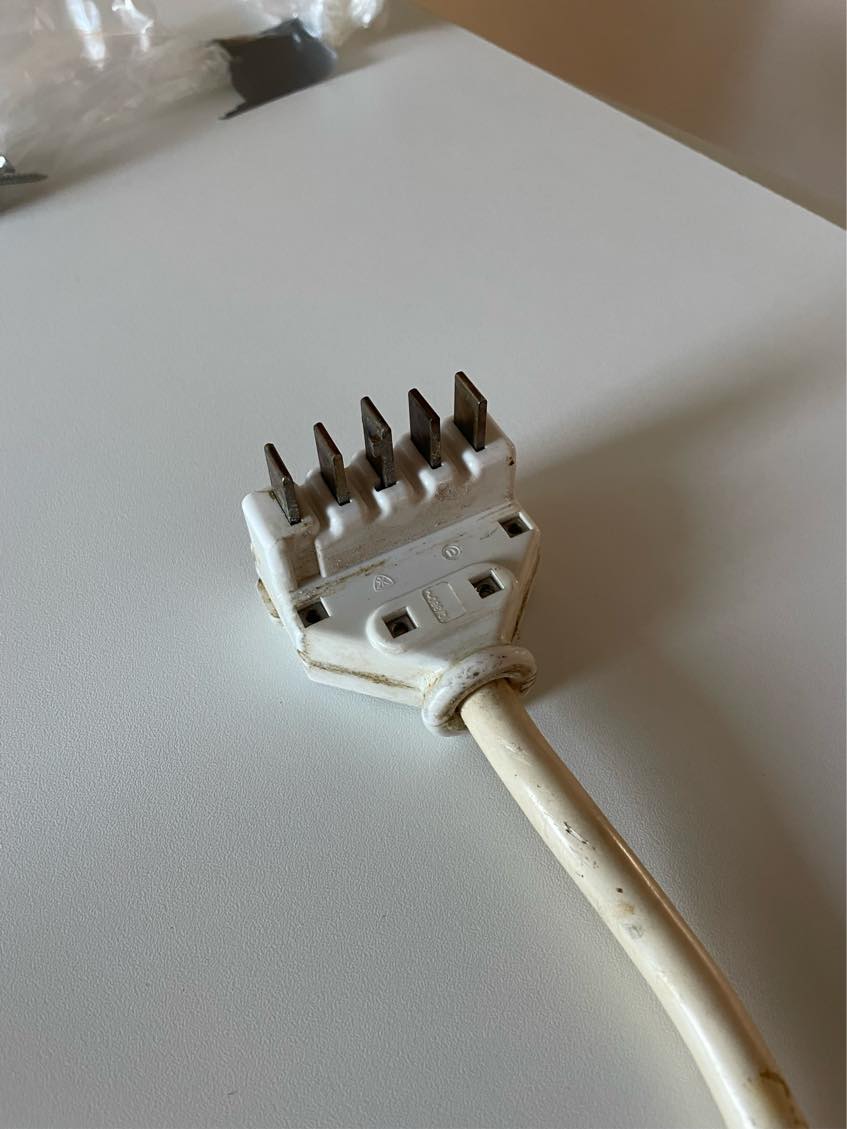 Installation af komfur og stikkontakt