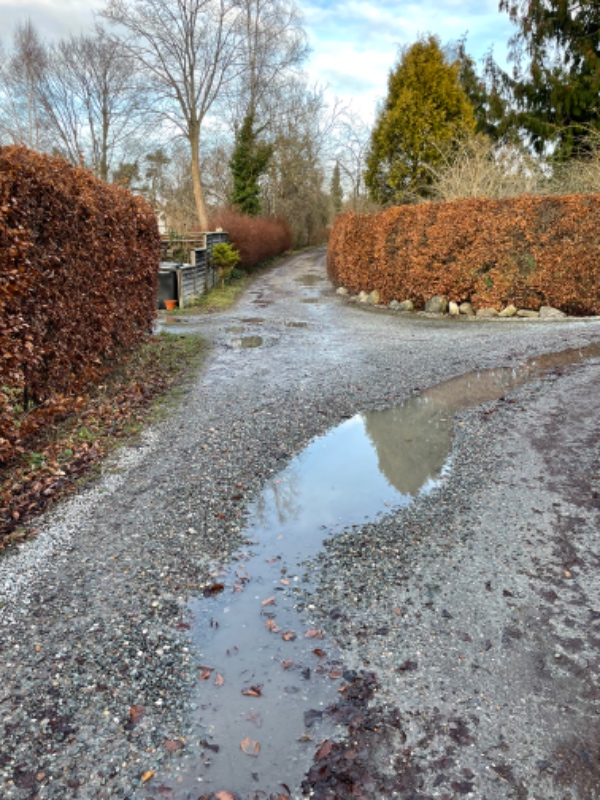 Huller på grusvej skal dækkes
