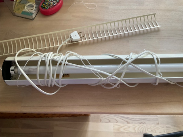 Opsætning af et lysstofrør (skal hænge over arbejdsbord)