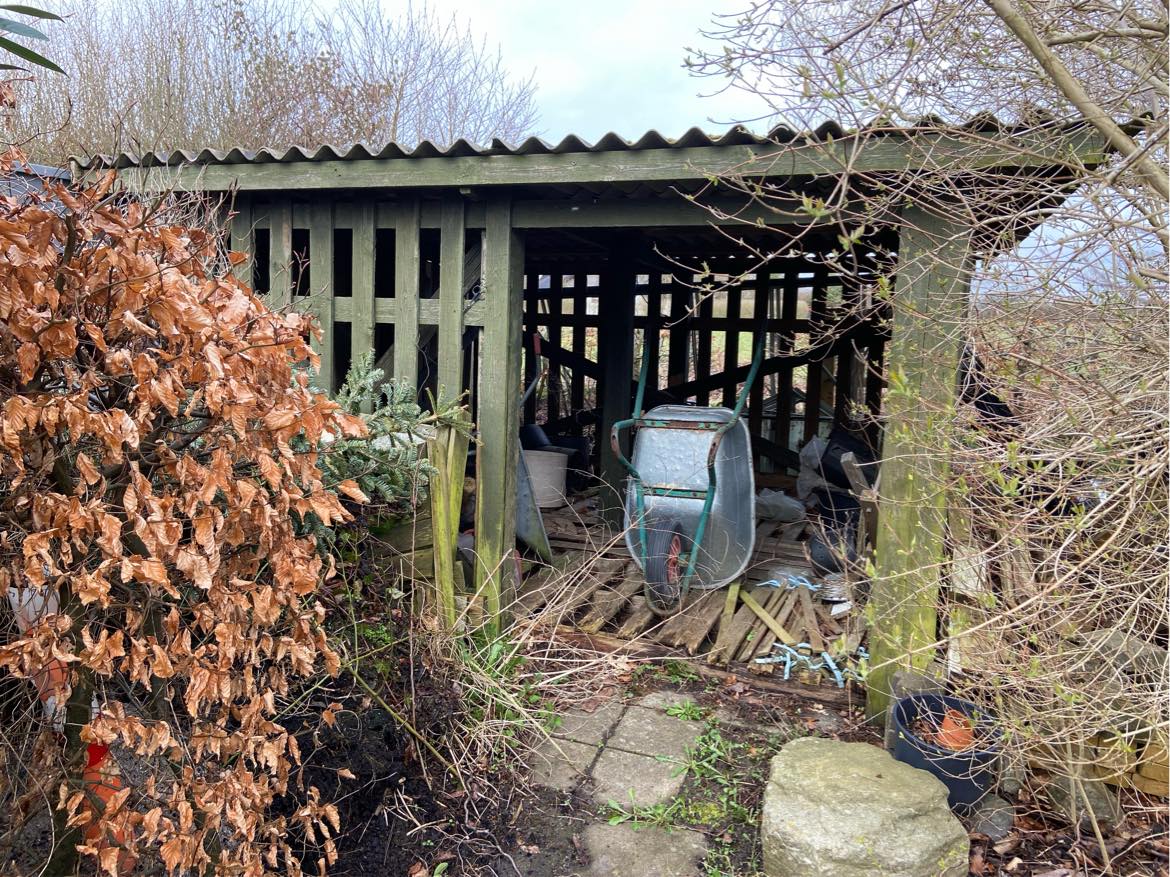 Nedrivning af brændeskur