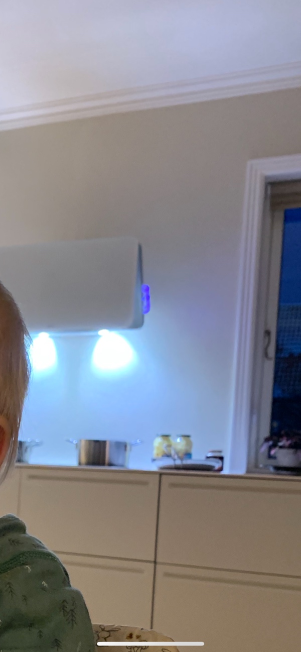 Installering af emhætte inkl. udsugning hul