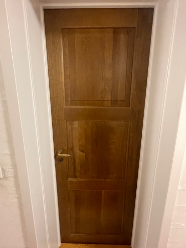 slibning af døre (med slibepapir / ikke sandblæsning)