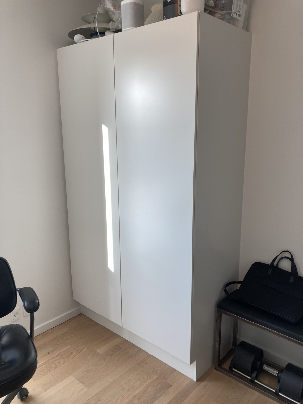 Fjerne skab. Inkl. bortskaffelse.