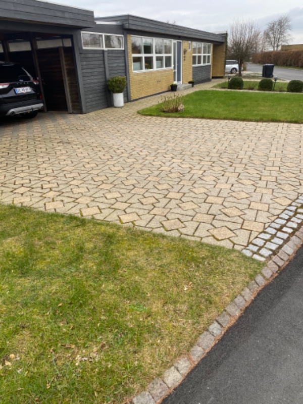 Genlægning af indkørselsfliser