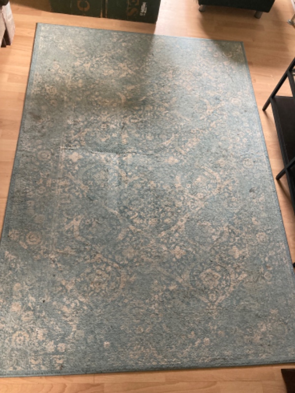 Hjælp til at flytte møbler på Genbrugsplads