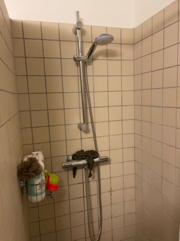 Fliser på badeværelse skiftes