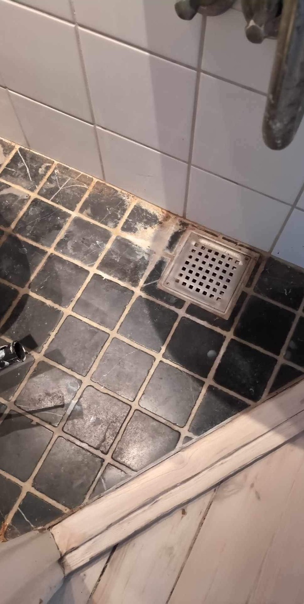 Rengøring af badeværelse