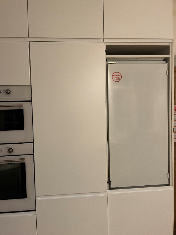 Montere front til indbygget køleskab og opvaskemaskine. Ældre Ikea skab