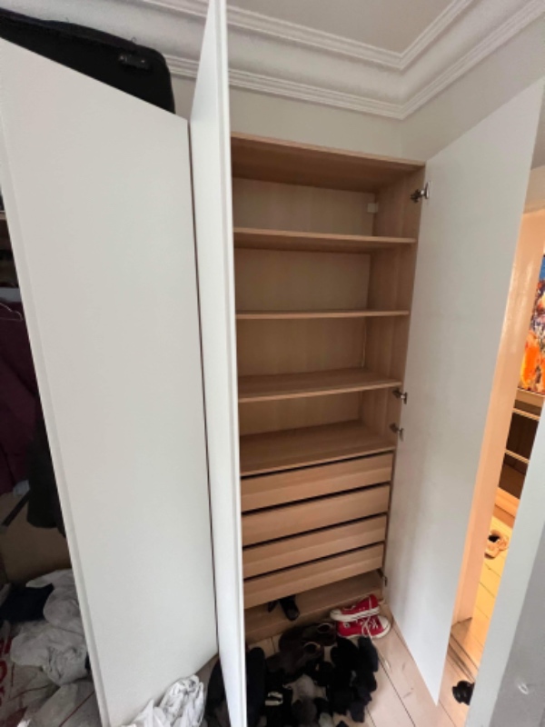 Hentet og skilt IKEA skabe og samlet dem igen