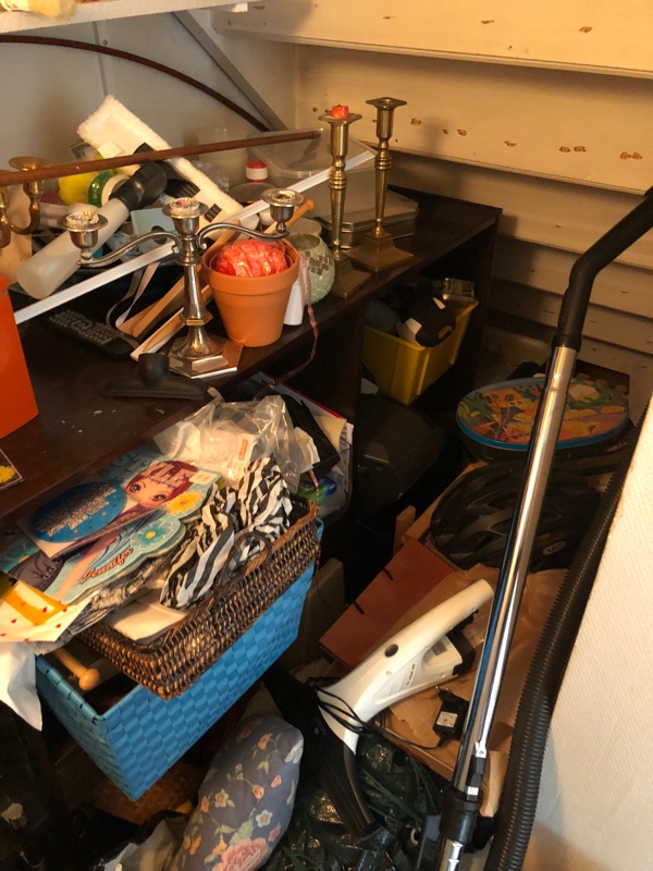 Skal have ryddet skur og trapperum for affald