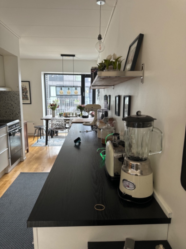 Nye bordplader i køkken og opsætning af new yorker væg