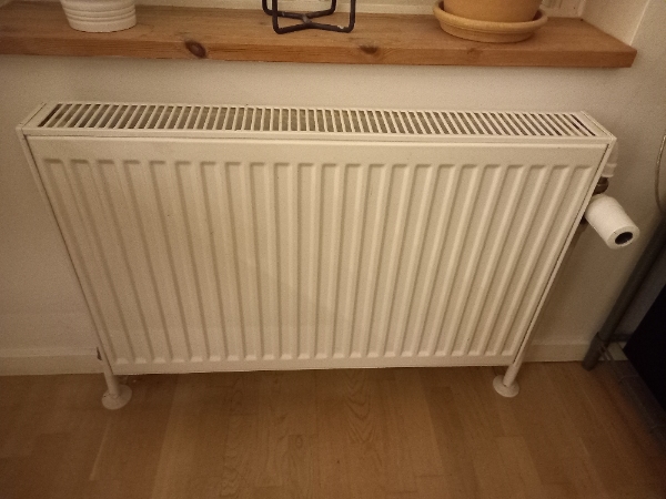 Jeg skal have flyttet eller lukket en radiator under et vindue, hvor der skal en terrassedør i.