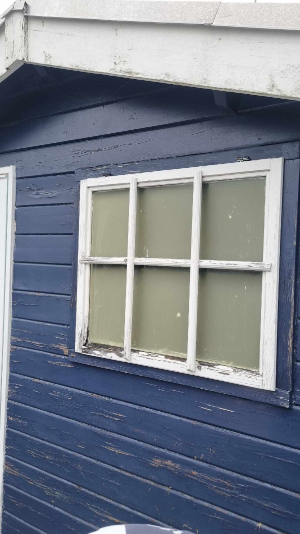 Vinduer og brædder i kolonihave