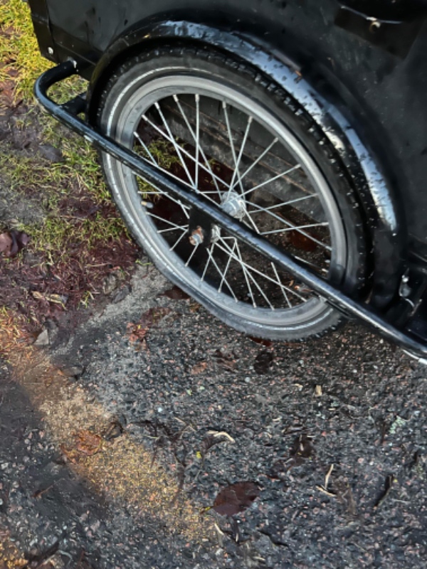 Skiftet dæk eller lappet slange på ladcykel