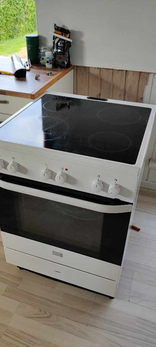 Tilslutte strøm til komfur.