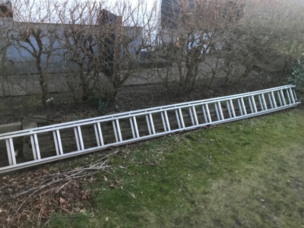 Afhent en ca 5m lang stige, 30-40kg