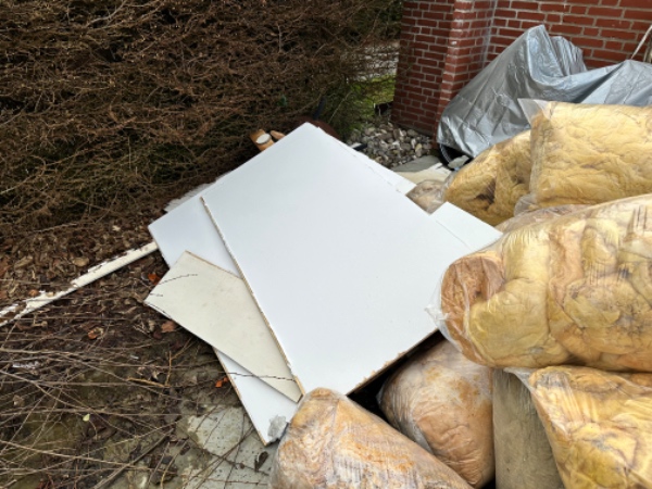 Afhentning af byggeaffald og haveaffald