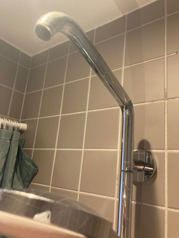 Utæt vandhane samt nyt brusehoved