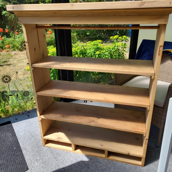 Ophængning af vitrineskab