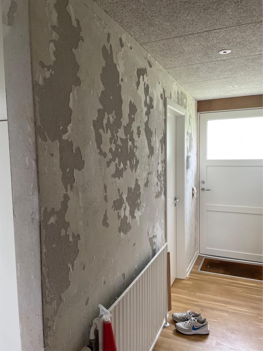 Hjælp til at spartle, sætte filt på og male gang