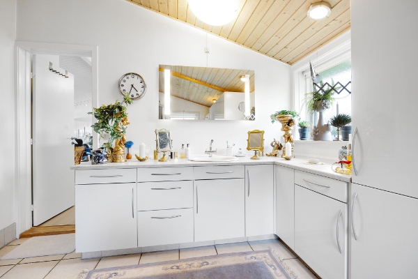 Male sommerhus indvendig