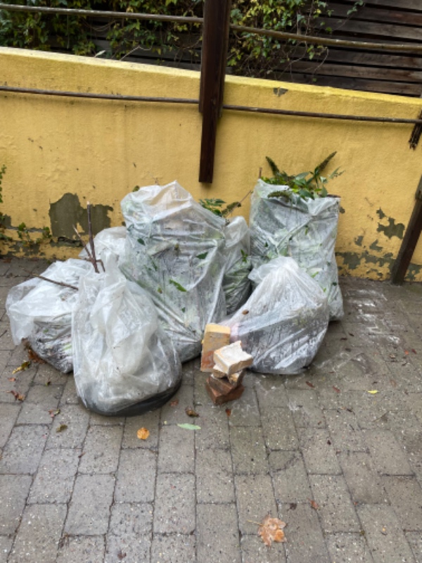 Køre haveaffald på genbrugspladsen