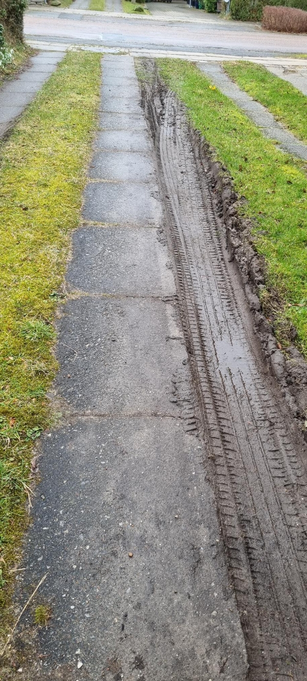 Fliselægning ved carport