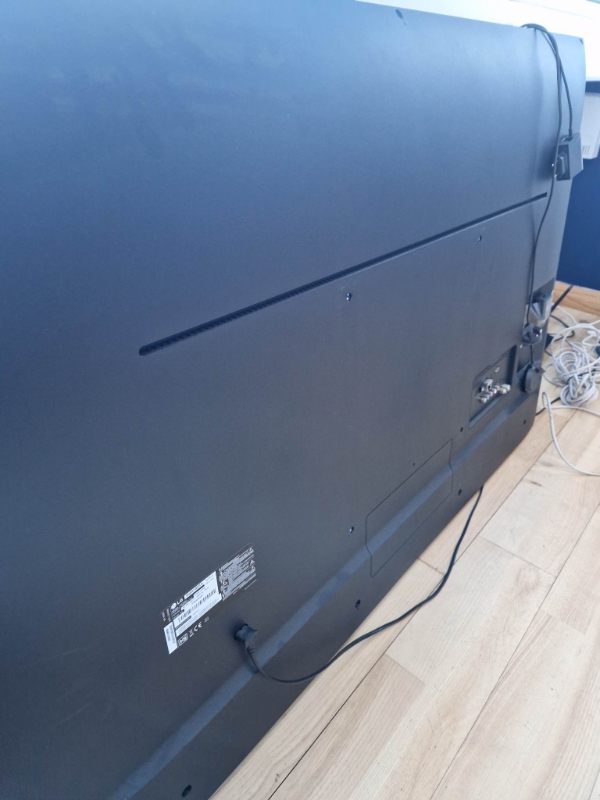 Montering af tv på jernbeton væg.